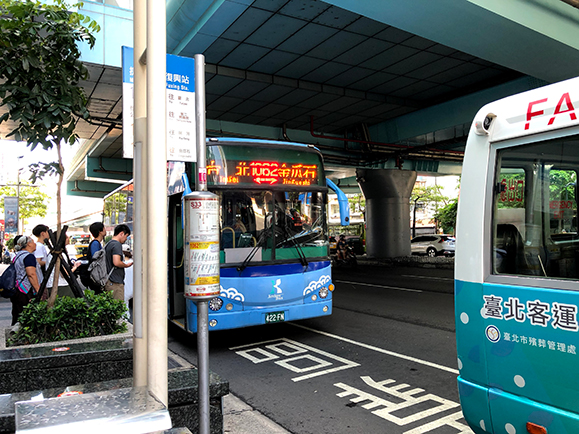 台北の高速バス