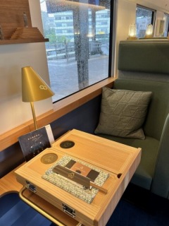 向かい合わせ２名席